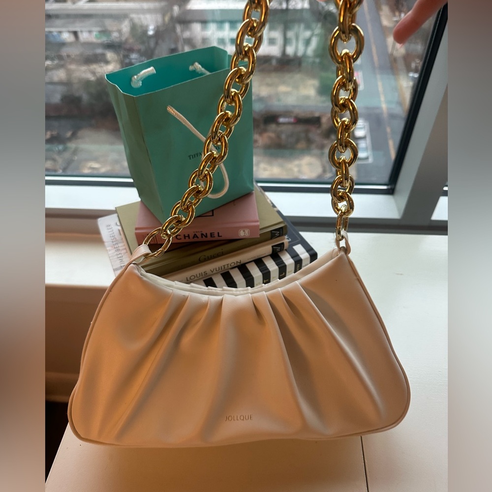 White chain purse, bought it at Zara